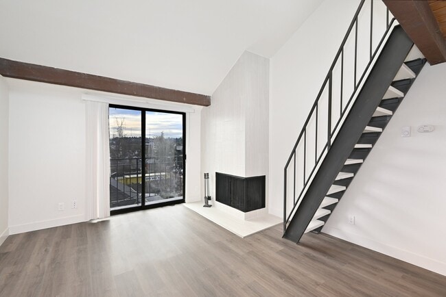 Building Photo - 4025 Midvale Ave N