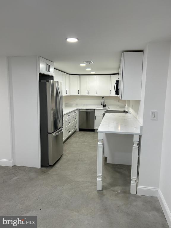 Building Photo - 1007 N Charles St