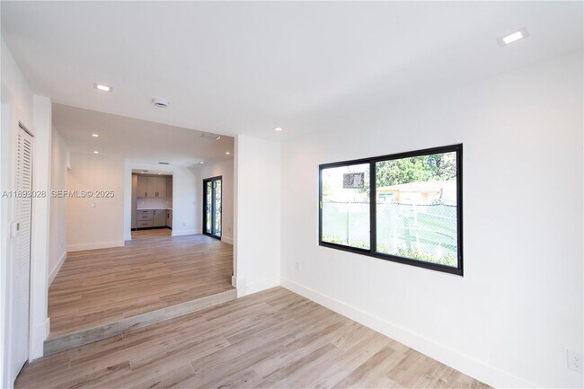 Foto del edificio - 764 NW 36th Ave