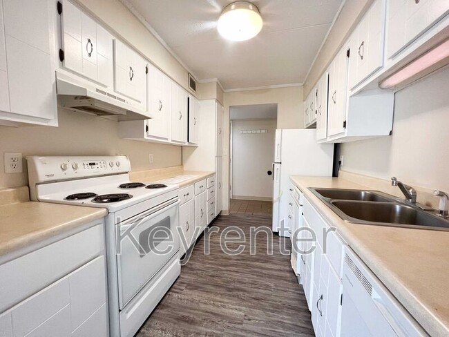 Building Photo - 530 Berlin Dr