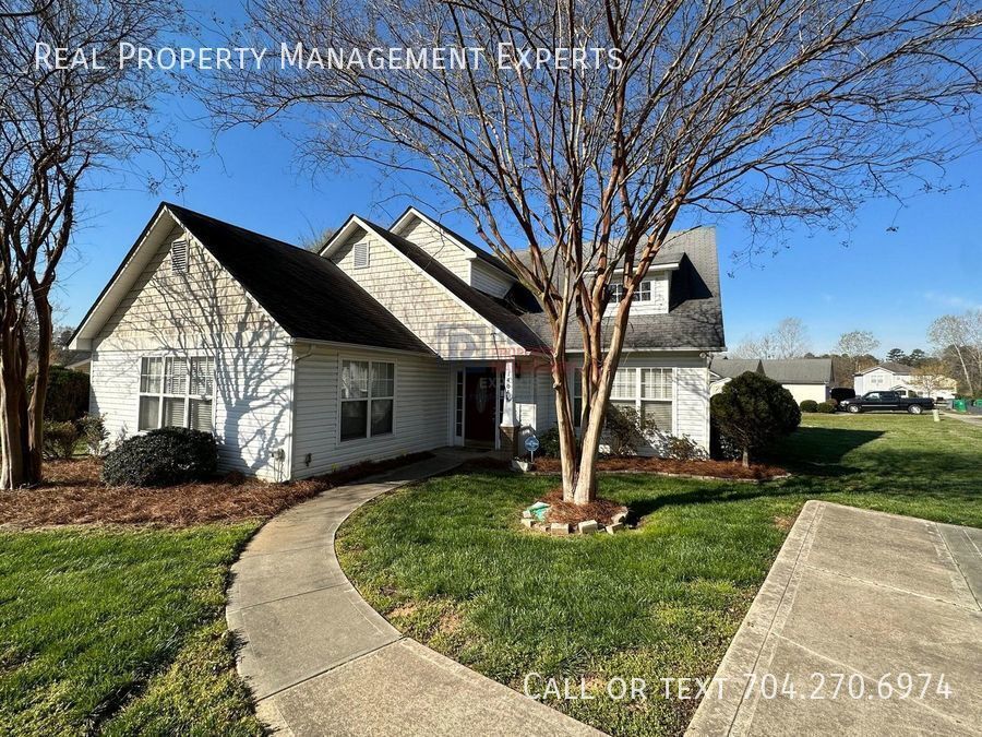 Charming 3 bed/ 2.5 bath home in Charlotte! House for Rent in