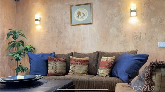 Building Photo - 609 21st St