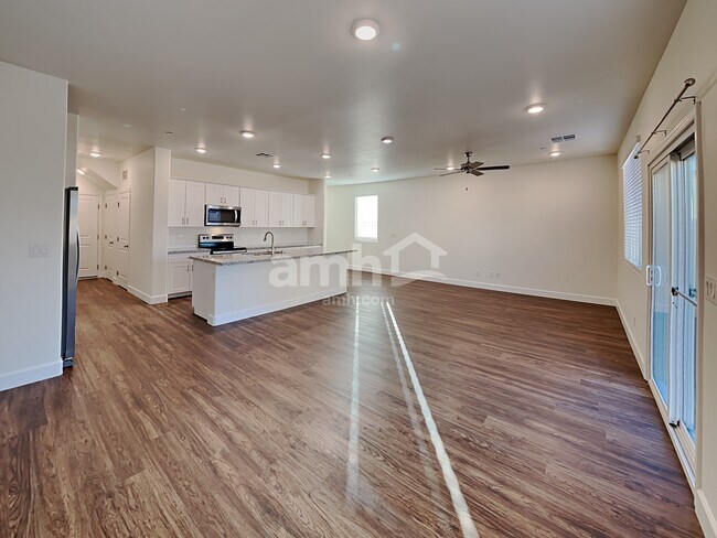 Building Photo - 302 Palazza Reserve Pl