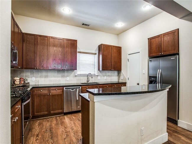Foto del edificio - 4830 Cedar Springs Rd