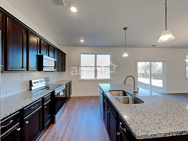 Foto del edificio - 7070 Creeksong Dr