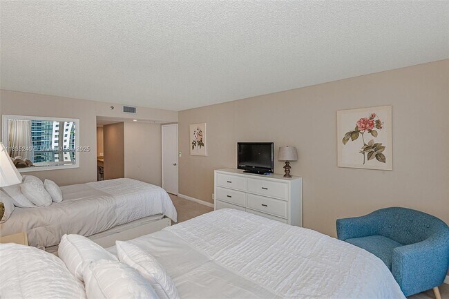 Foto del edificio - 1717 N Bayshore Dr