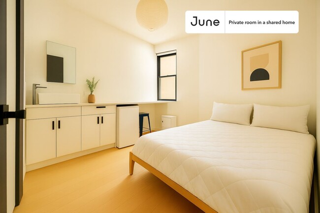 Room in Shared 3 bed/3 bath home - Room in Shared 3 bed/3 bath home