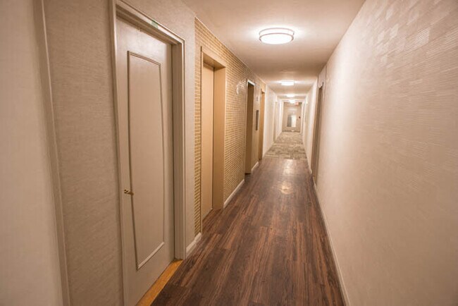 Un couloir typique est propre et contemporain - 22 Oakmount