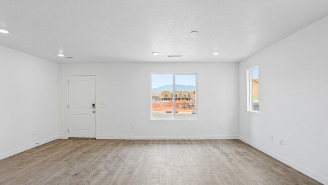 Building Photo - Available Now!! Long Valley Townhome!