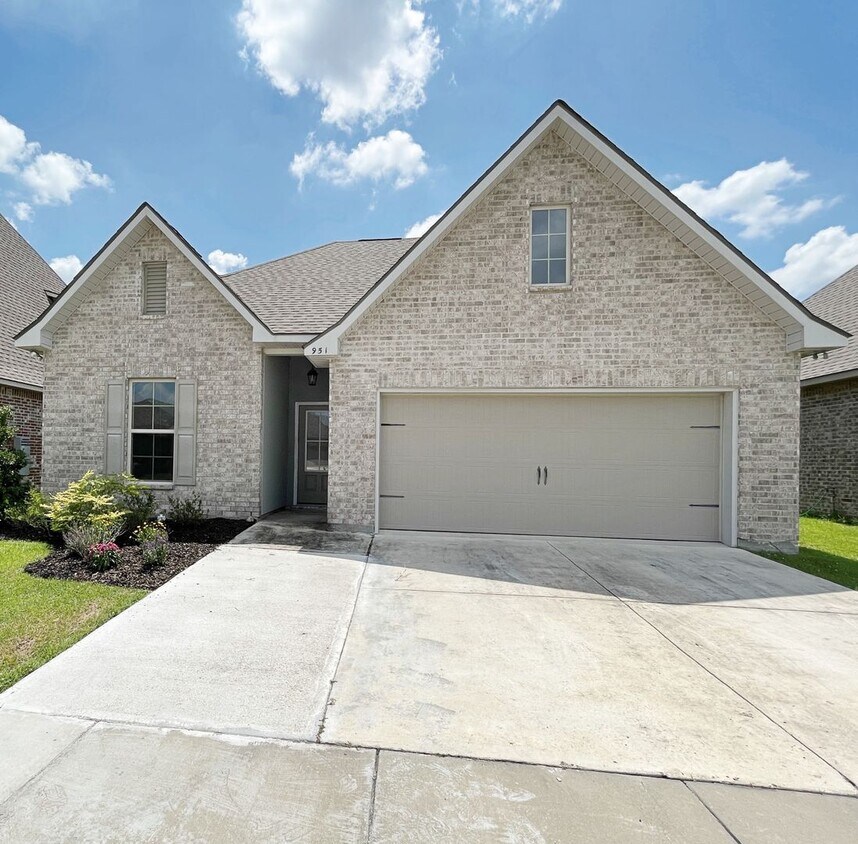 Primary Photo - 4 Bedroom House in Hunters Trace