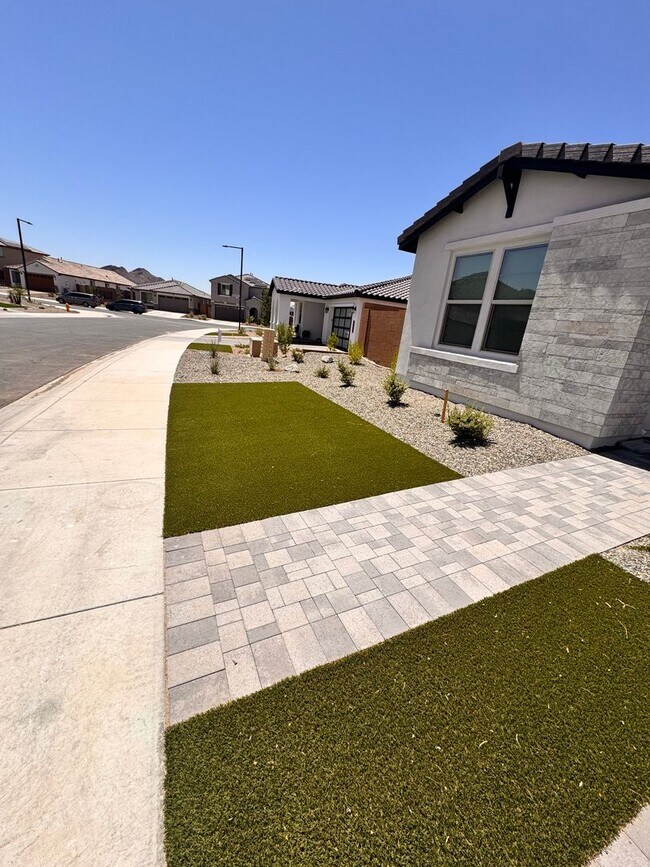 Foto del edificio - BEAUTIFUL HOME IN ALORAVITA NORTH IN PEORIA