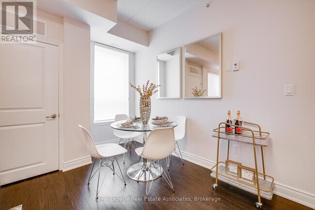 Building Photo - 650 Sauve St