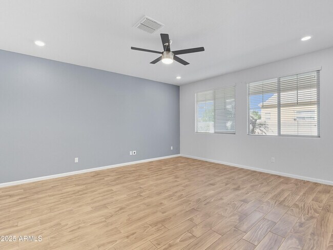 Foto del edificio - 4861 S Ellesmere St