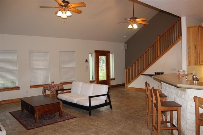 Building Photo - 308 Valley Dr