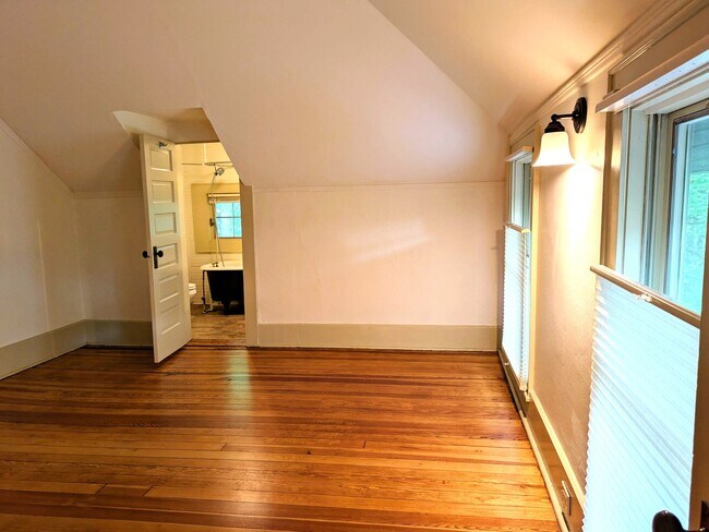 Foto del edificio - 220 Melrose Cir