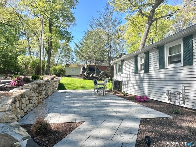 Building Photo - 554 Lake Dr