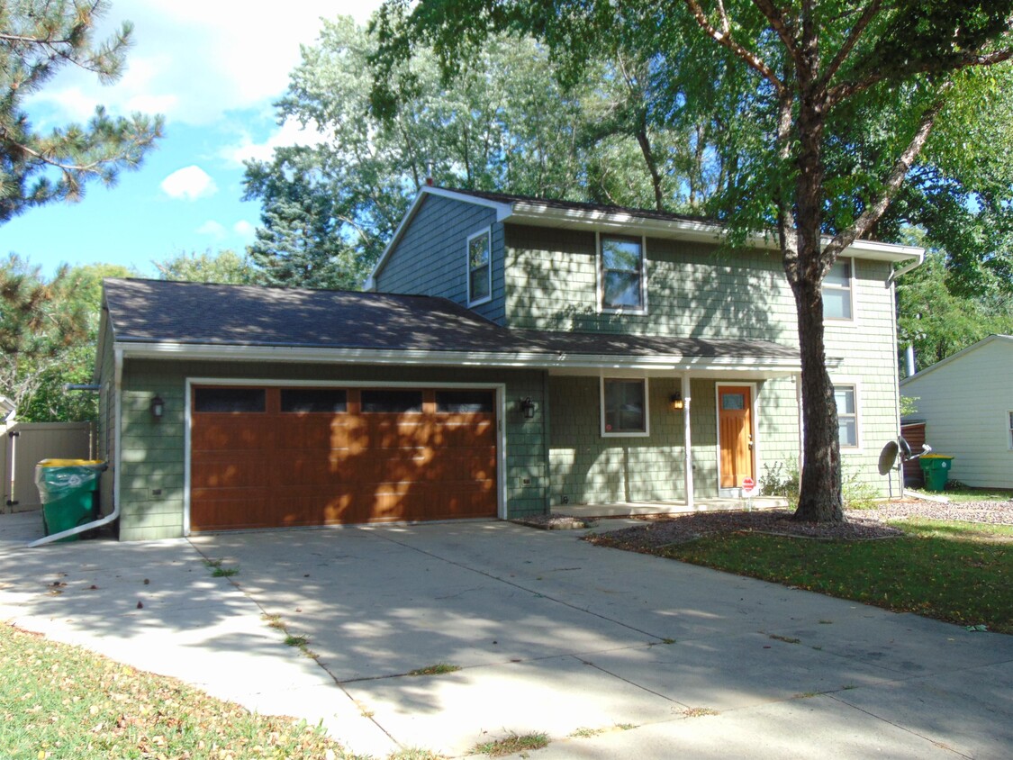 Primary Photo - 481 Edward Dr