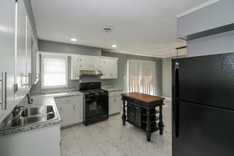 Building Photo - 4559 Cottonwood Rd