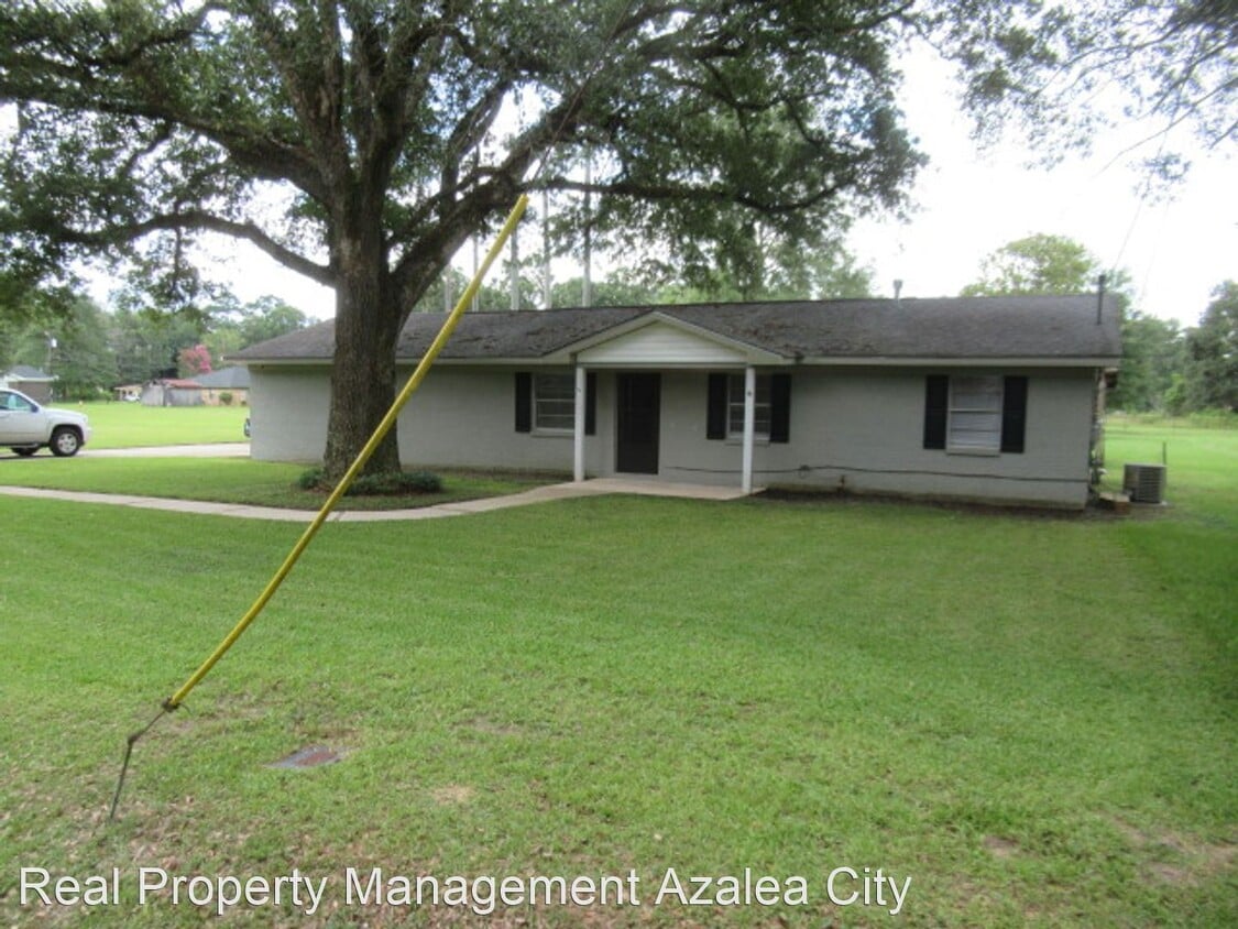 3 br, 1 bath House 59 Plateau Dr W House Rental in Satsuma, AL