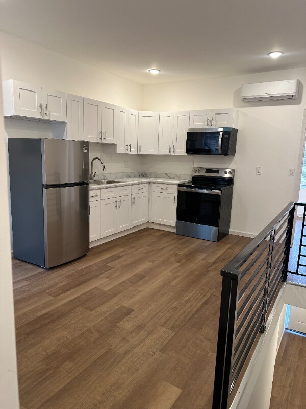Foto del edificio - 6361 Theodore St