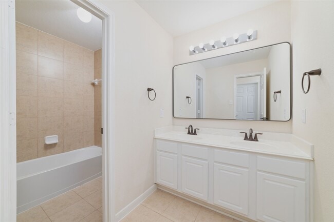 Foto del edificio - 14011 Pawnee Trails Dr