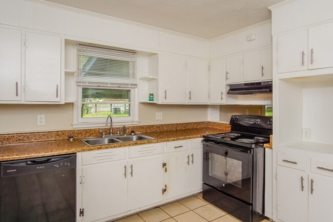 Building Photo - Beautiful Ranch Plan in Decatur!