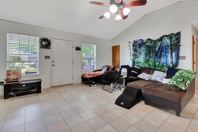 Building Photo - 3613 Burton Cir
