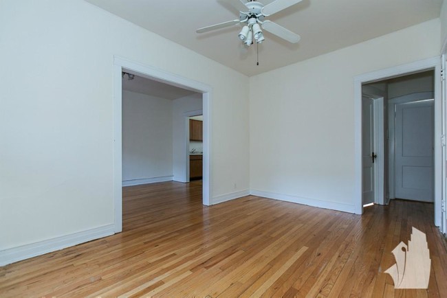 Foto del edificio - 813 W Waveland Ave
