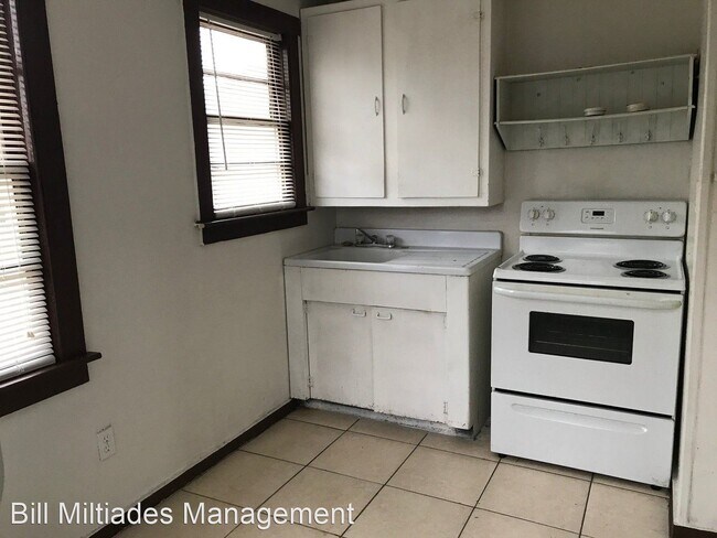 Foto del edificio - 1 br, 1 bath House - 205 1/2 West 61st St.