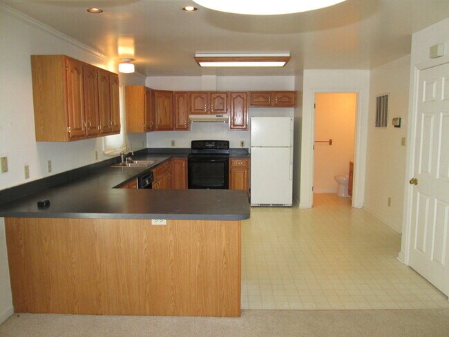 Building Photo - Rare Chesnut Ridge Rental, Quiet Colonial,...