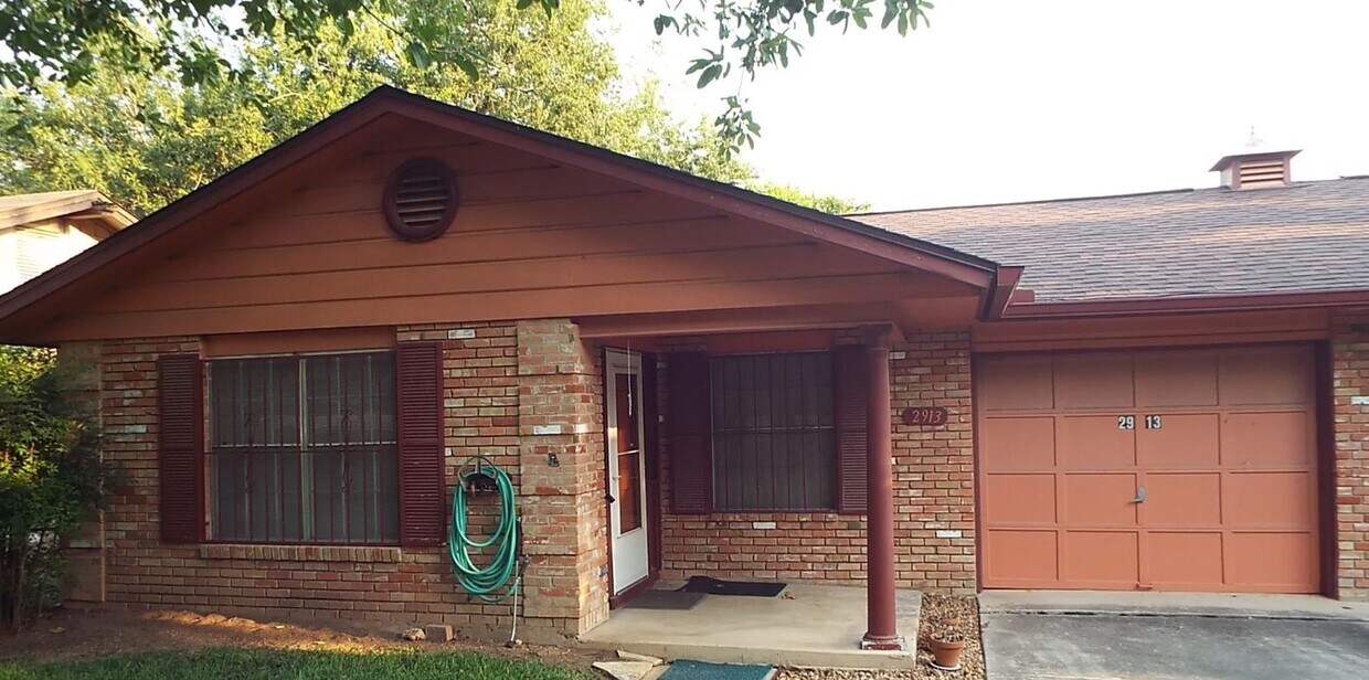 Front - 2913 Eisenhauer Rd