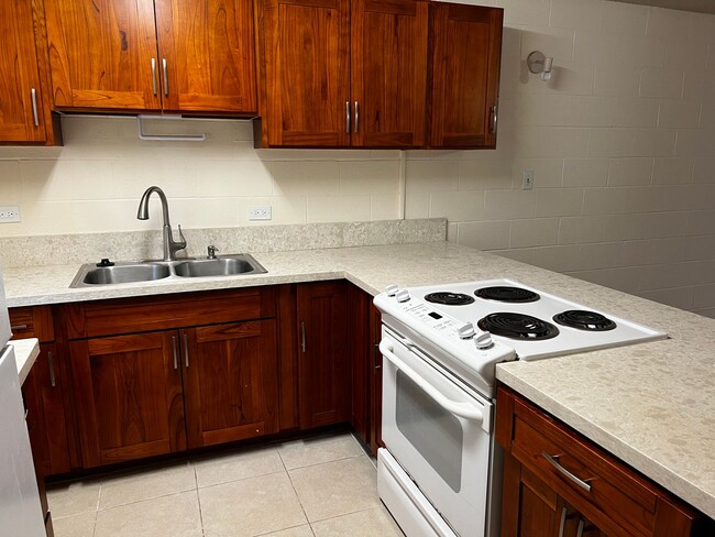 Building Photo - 5122 Likini St., Honolulu, HI 96818 ( Liki...