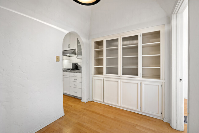 Building Photo - 8543 Clifton Way