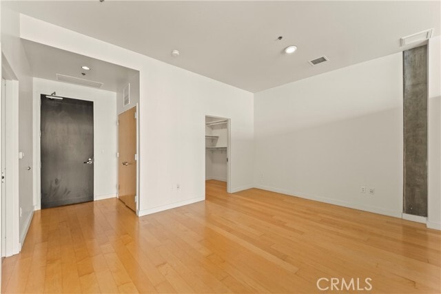 Building Photo - 1100 S Hope St