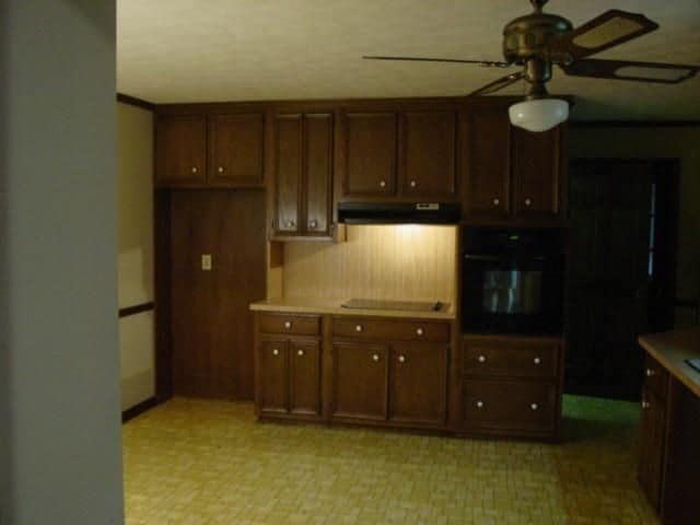 Foto del edificio - 220 Lantern Ridge Ct