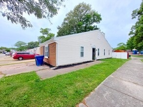 Building Photo - 563 Peregrine St