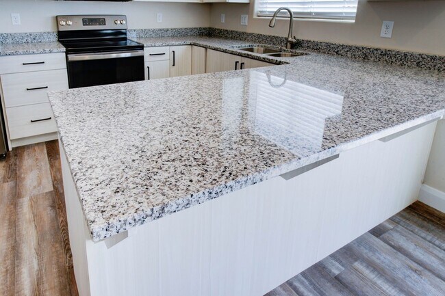 Foto del edificio - Beautiful like new 3 bedroom, 2.5 bathroom townhome in Cedar City!