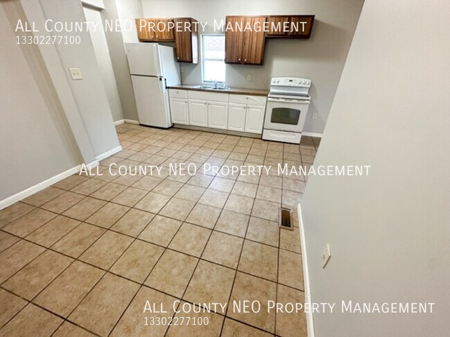 Foto del edificio - Spacious 3 Bedrom, 1 Bathroom unit in Barb...