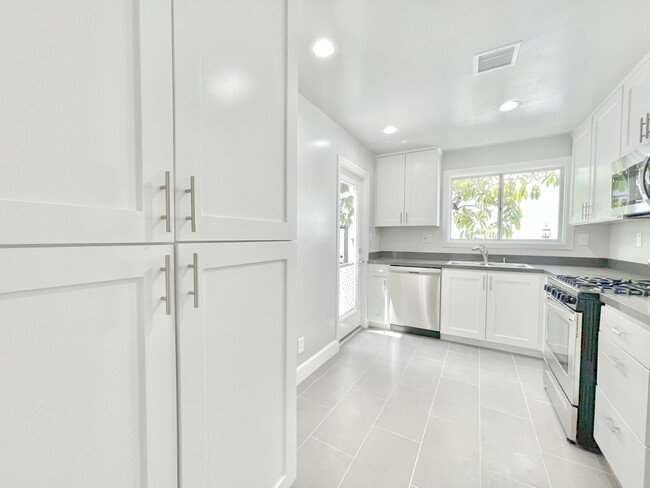 Building Photo - 2027 S Beverly Glen Blvd