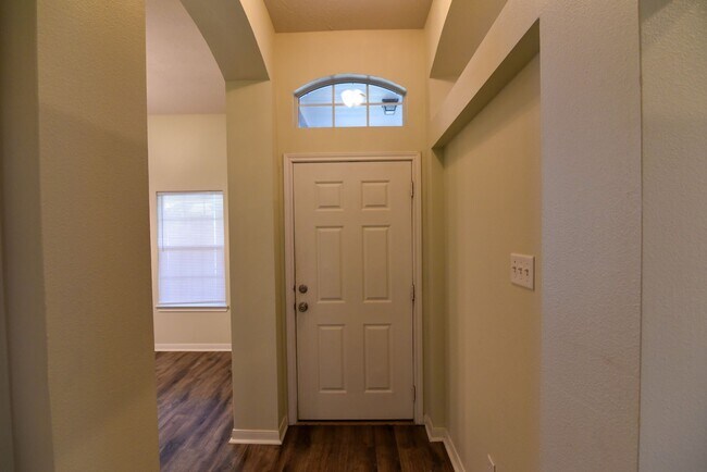 Building Photo - 3 Bedroom 2 Bath in South College Station,...