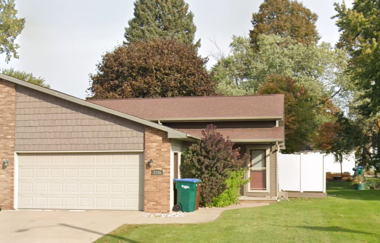 Primary Photo - 2748 W Parkmoor Ct