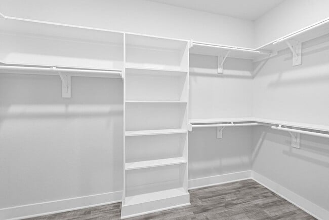 Building Photo - 4675 Bellfort Ave