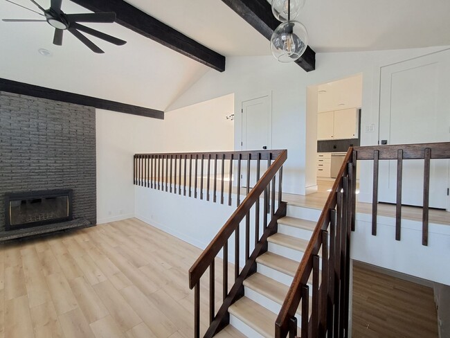 Foto del edificio - $3,200 -5 Bed / 3 Bath- Home with Fully Fe...