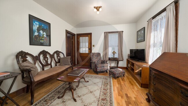 Foto del edificio - Historic Downtown Home