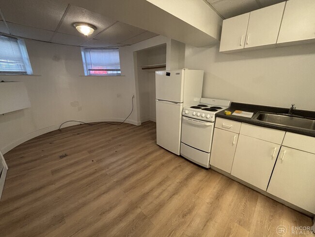 Building Photo - 503 Beacon St