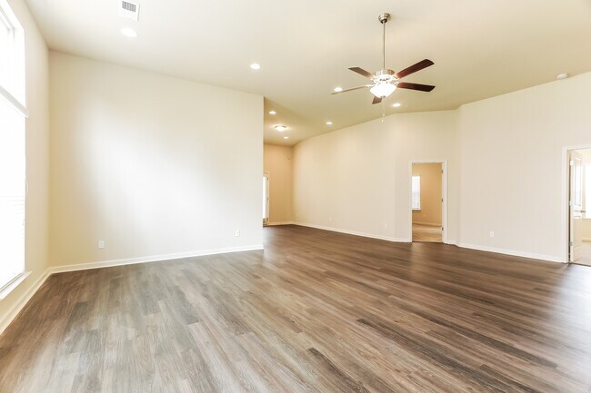 Foto del edificio - 325 Clover Cir