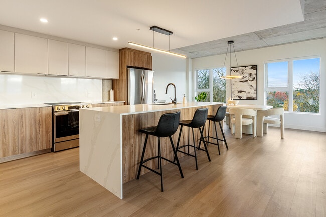 Building Photo - Le Monroe 1-2