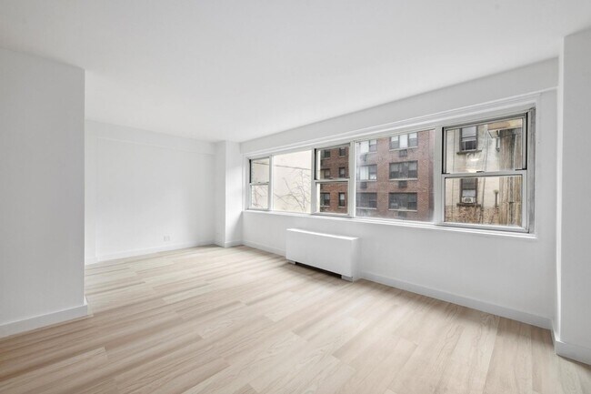 Foto del edificio - 321 E 48th St