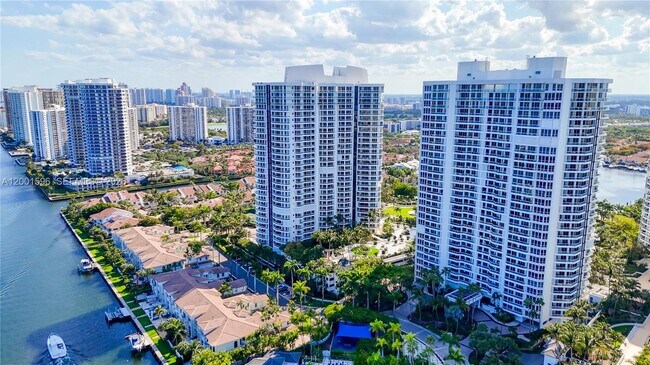 Foto del edificio - 21050 Point Pl