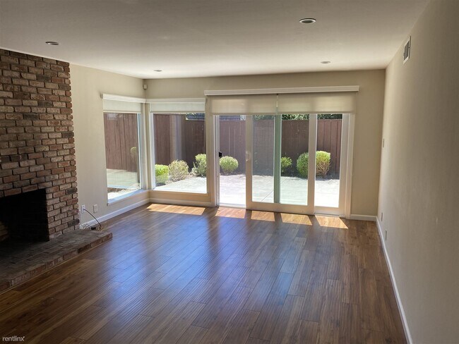 Foto del edificio - 2 br, 1.5 bath  - 105 London Ct